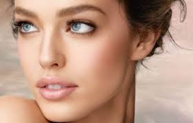 “Maquiagem de outono: Conheça as tendências que vão dominar a temporada”