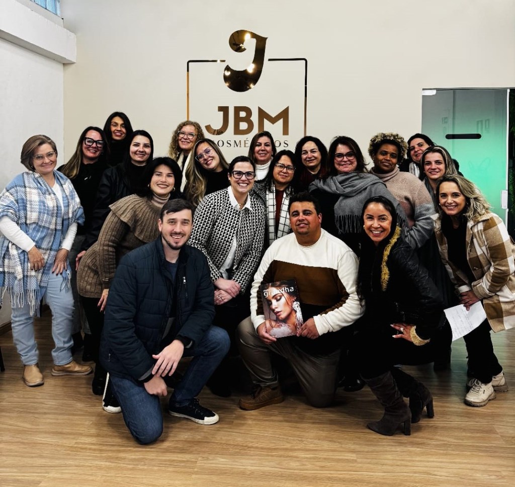 A importância da qualificação para cabeleireiros: como a JBM Cosméticos apoia profissionais com cursos de alto&nbsp;nível